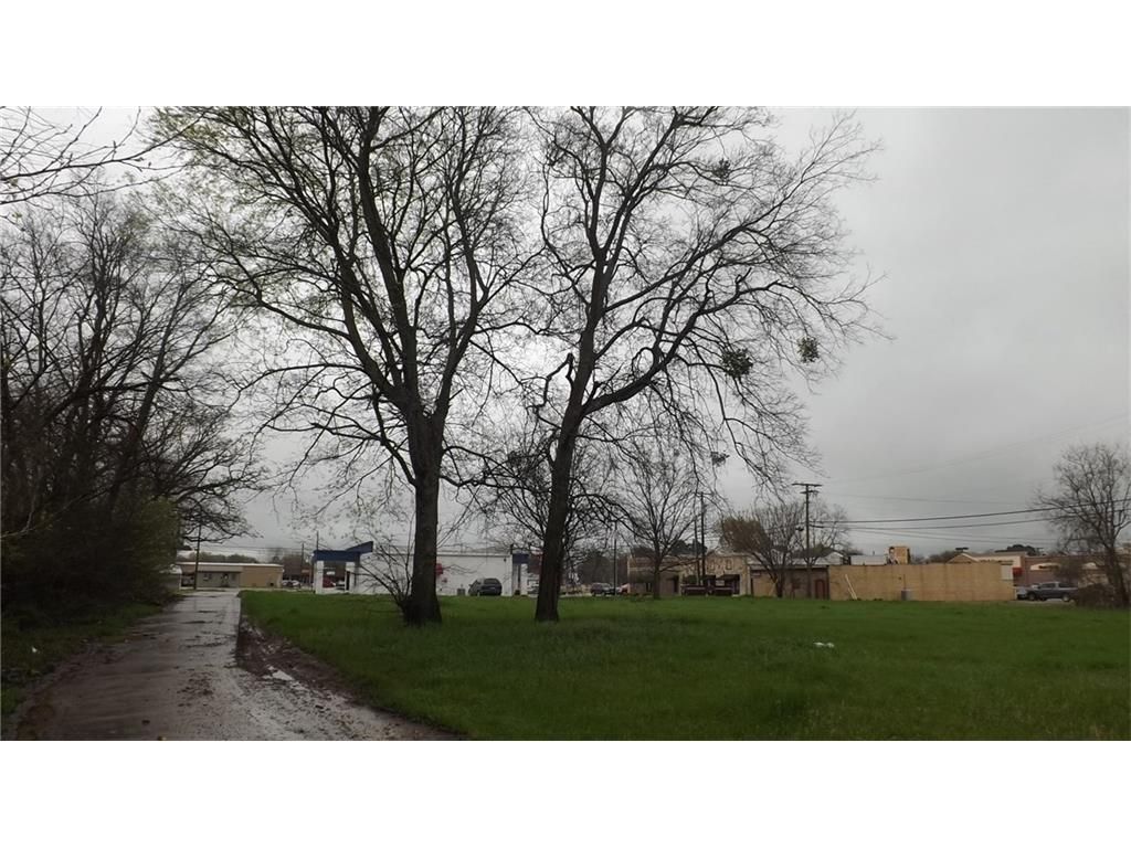 1068 Village Dr, Sulphur Springs, TX 75482
